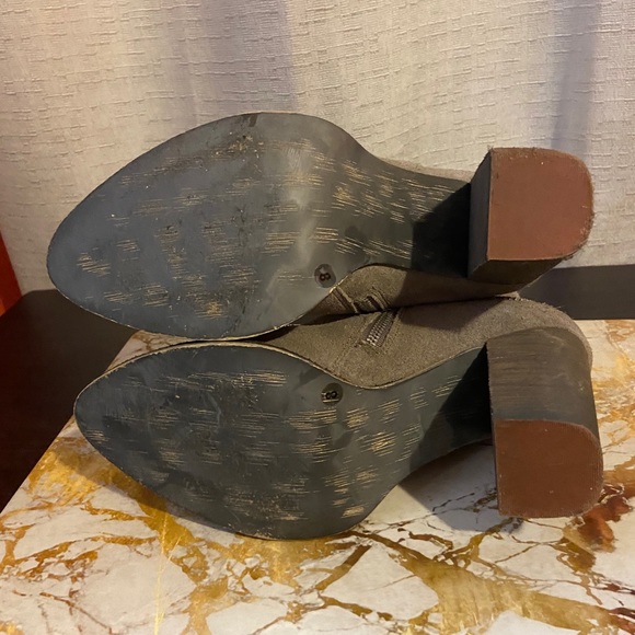 Nine West Grey Bootie size: 8 - Picture 6 of 7